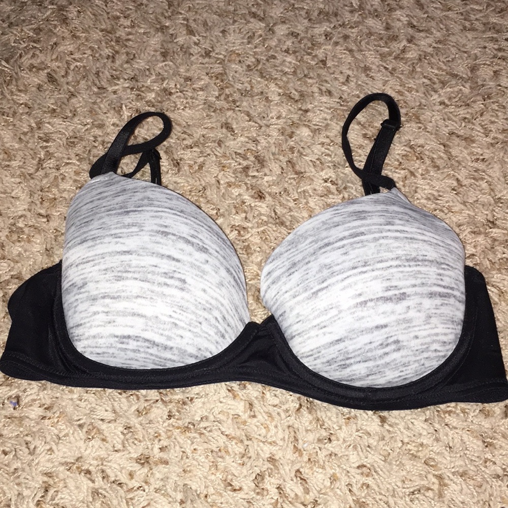 pink victoria’s secret bra!